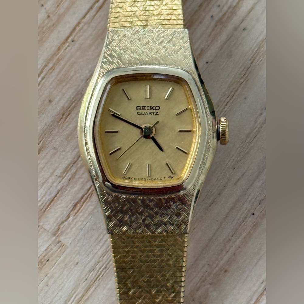 Seiko Vintage Ladies Watch Gold-Plated Bracelet Case Gold Dial Hands Markers